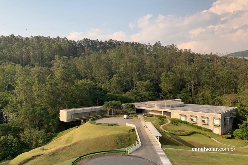 Natura finaliza maior instalação de painéis solares orgânicos do mundo