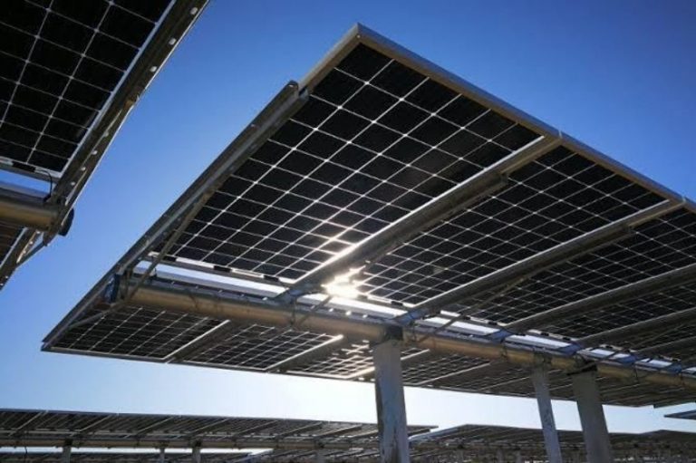 Compatibilidade entre módulos fotovoltaicos bifaciais e otimizadores