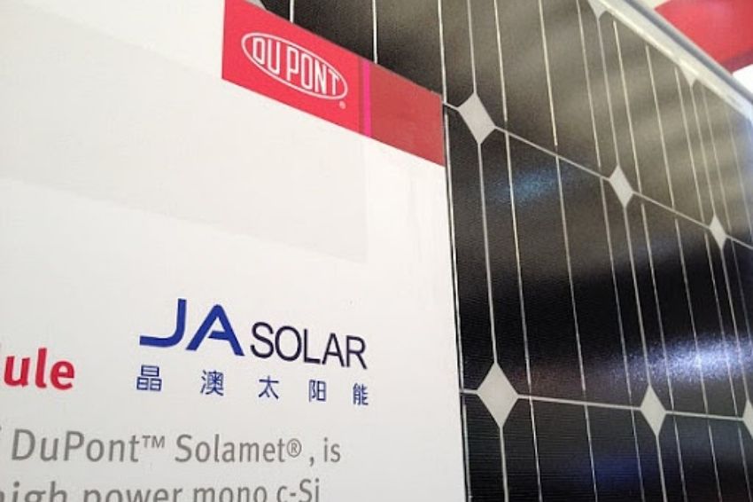 JA Solar estabelece novo recorde trimestral em remessas de painéis solares