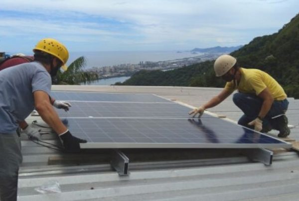 Ecori participa de instalação de sistema de energia solar no Vale Encantado (RJ)