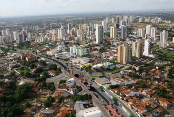 Vista aérea do município de Cuiabá (MT)