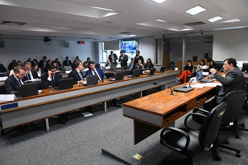 Senado ouvirá distribuidoras para discutir redução na conta de luz