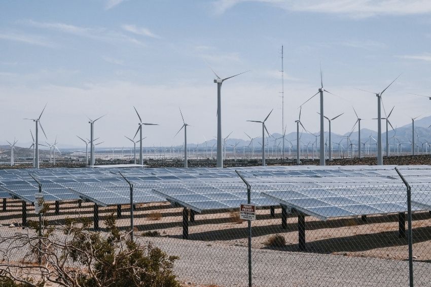 Mais de 80% da energia acrescentada na matriz elétrica em junho foi de solar e eólica