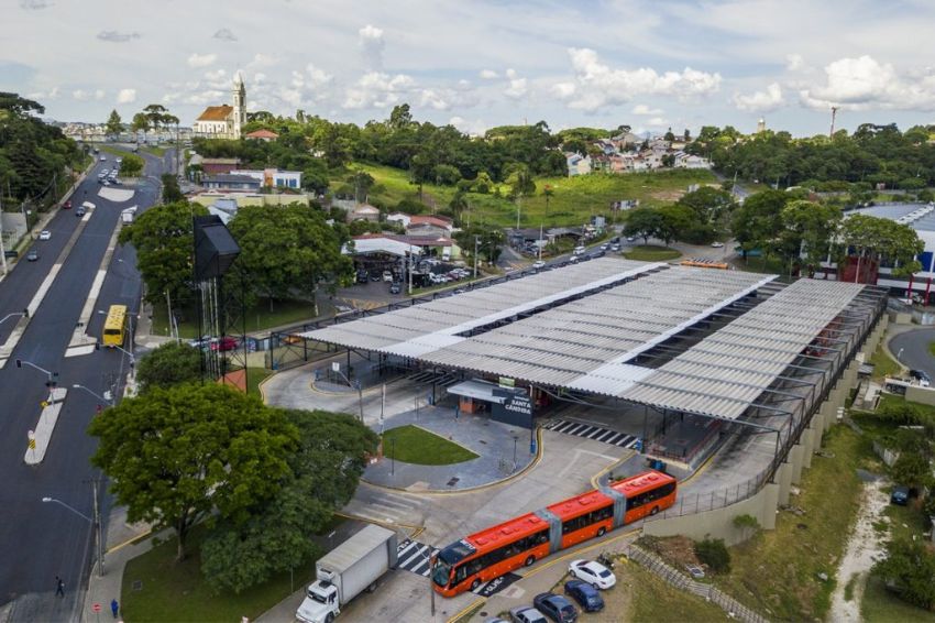 Curitiba vai instalar painéis solares em terminais de ônibus