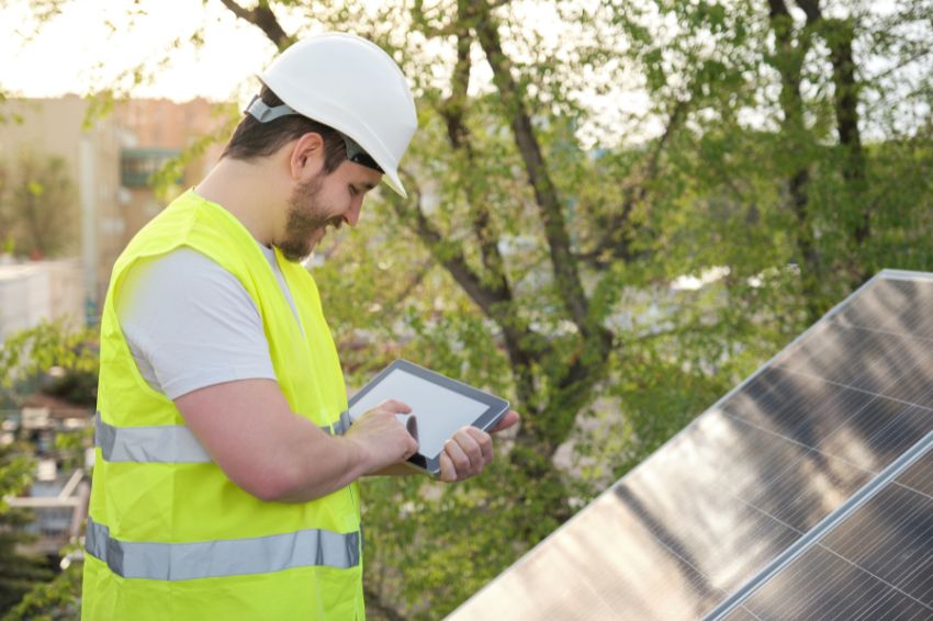 Energia solar criou 169,6 mil empregos nos primeiros oito meses de 2022