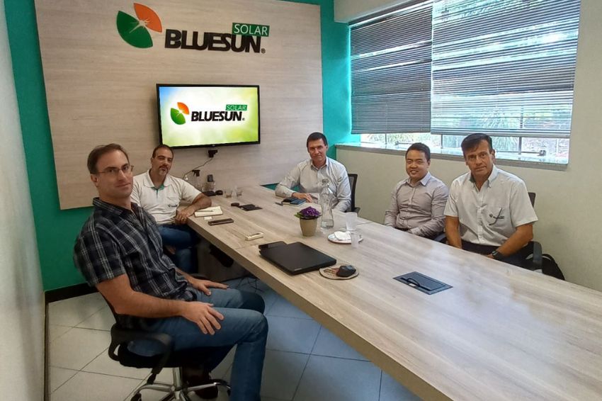 06-12-22-canal-solar- Bluesun fecha parceria de 200 MW com Canadian