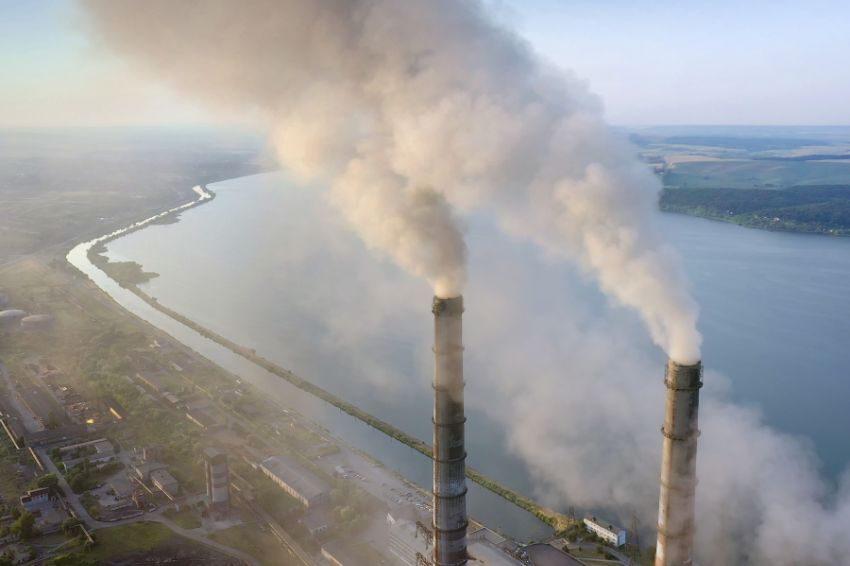 06-03-23-canal-solar-Emissões globais de CO2 aumentaram menos de 1% em 2022