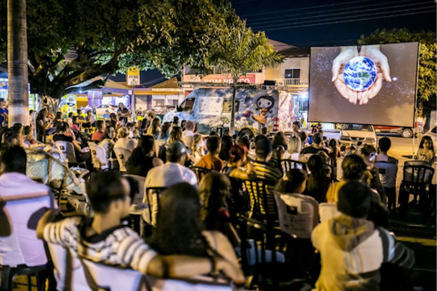 Campinas recebe cinema movido a energia solar com sessões gratuitas