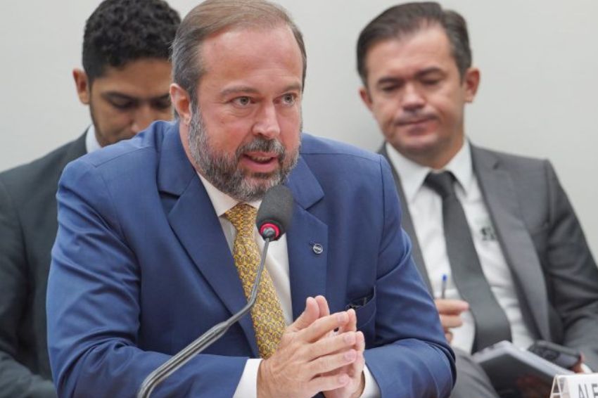 Canal-Solar-Ministro-fala-em-R-800-bi-de-investimento-na-transicao-energetica.jpg