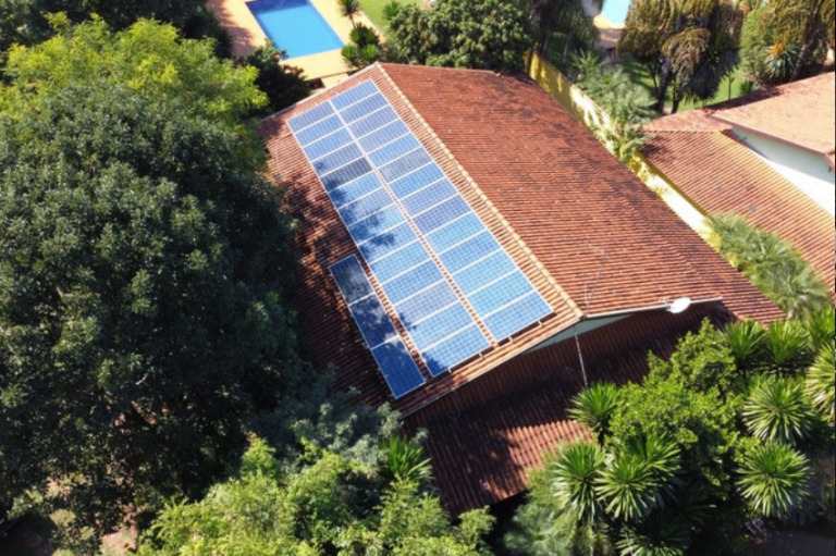 Entidade usará economia obtida com solar para investir em saúde e educação