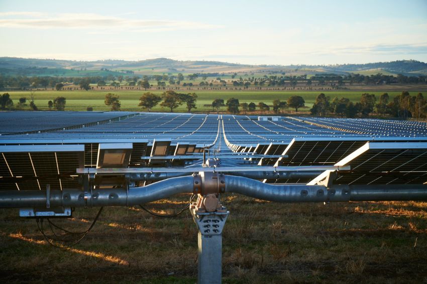 21-09-23-canal-solar-Soluções de rastreamento solar lidam com granizo e terrenos ondulados