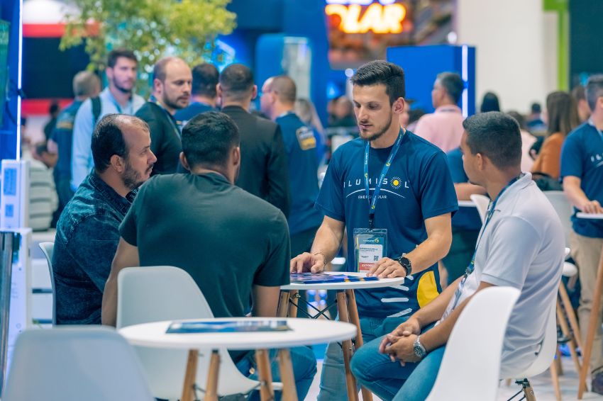 27-10-23-canal-solar-Ilumisol participa pela primeira vez da Intersolar Summit Sul