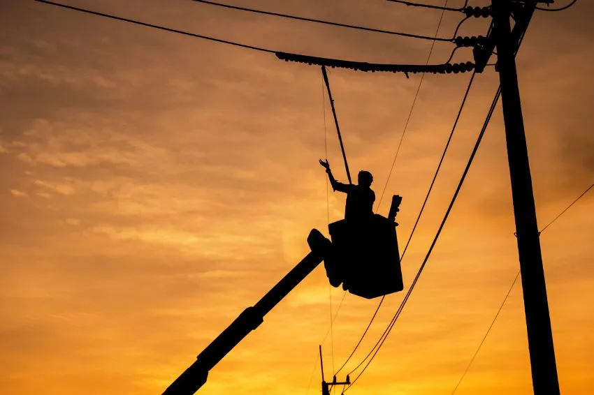 Brasil registra um acidente de trabalho a cada quatro horas em instalações elétricas