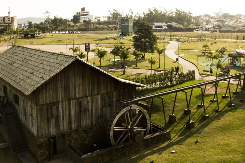 Antigo depósito de carvão terá instalação de fazenda solar para abastecer escolas