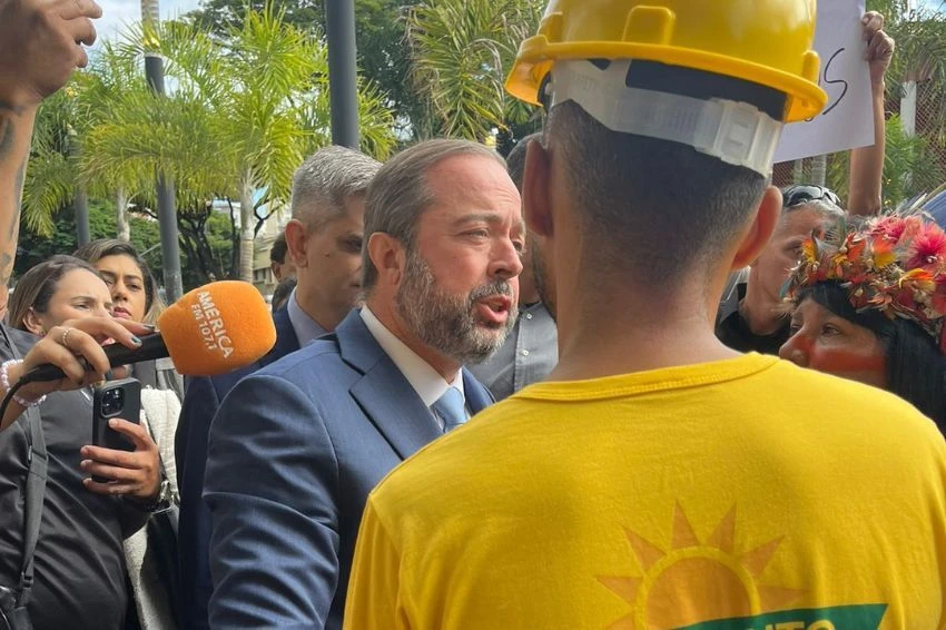 ‘Transição energética é energia solar na veia’, diz ministro de Minas e Energia