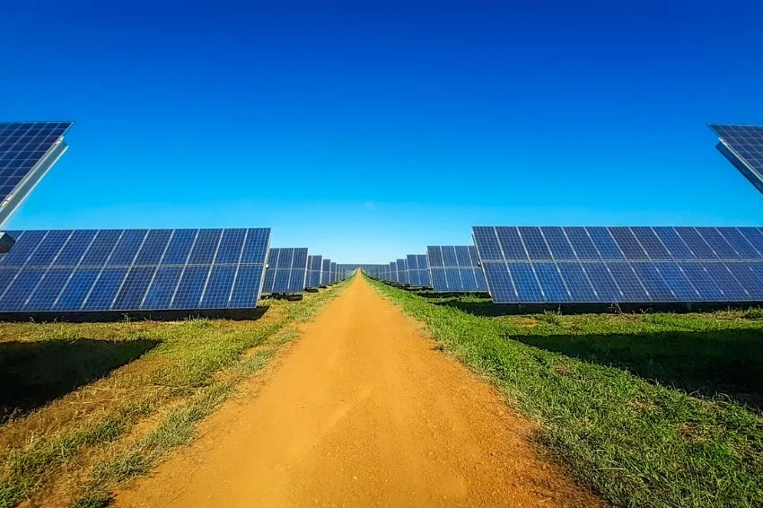 Transações de usinas fotovoltaicas ultrapassam 500 MWp no terceiro trimestre