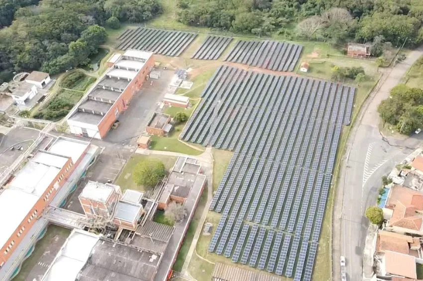 Empresa farmacêutica investe em usina solar e área de proteção